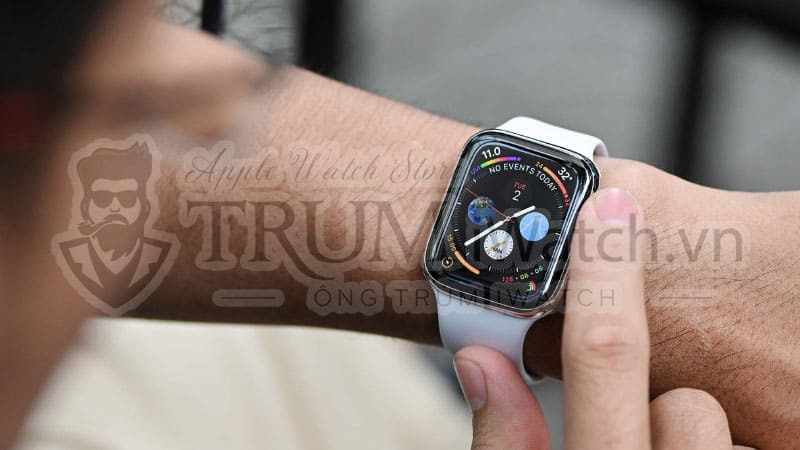 man hinh series 4 - Đánh giá Apple Watch Series 4 - Thiết kế khác biệt làm nên đẳng cấp